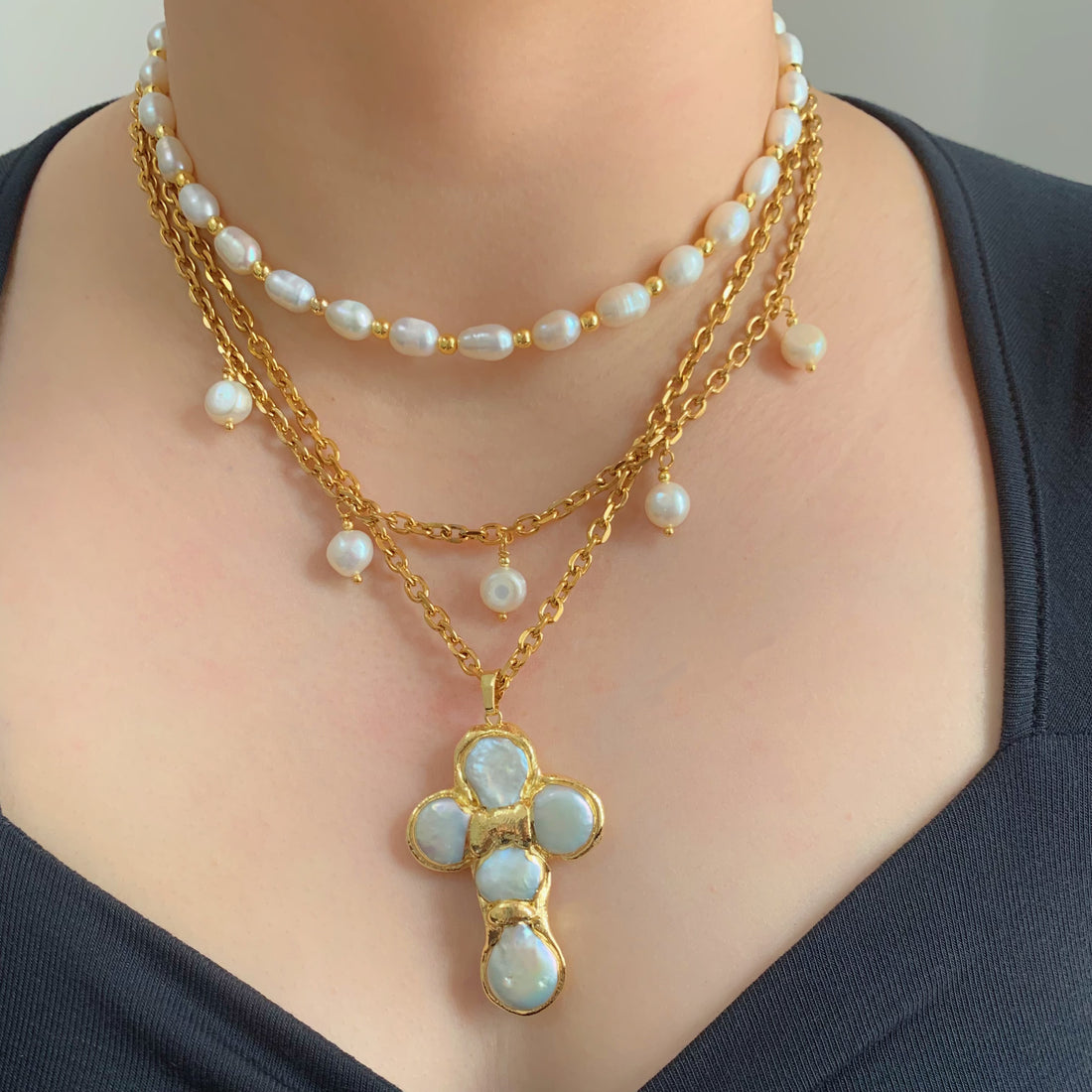 Isala Cross Necklace - camillaboutiqueshop