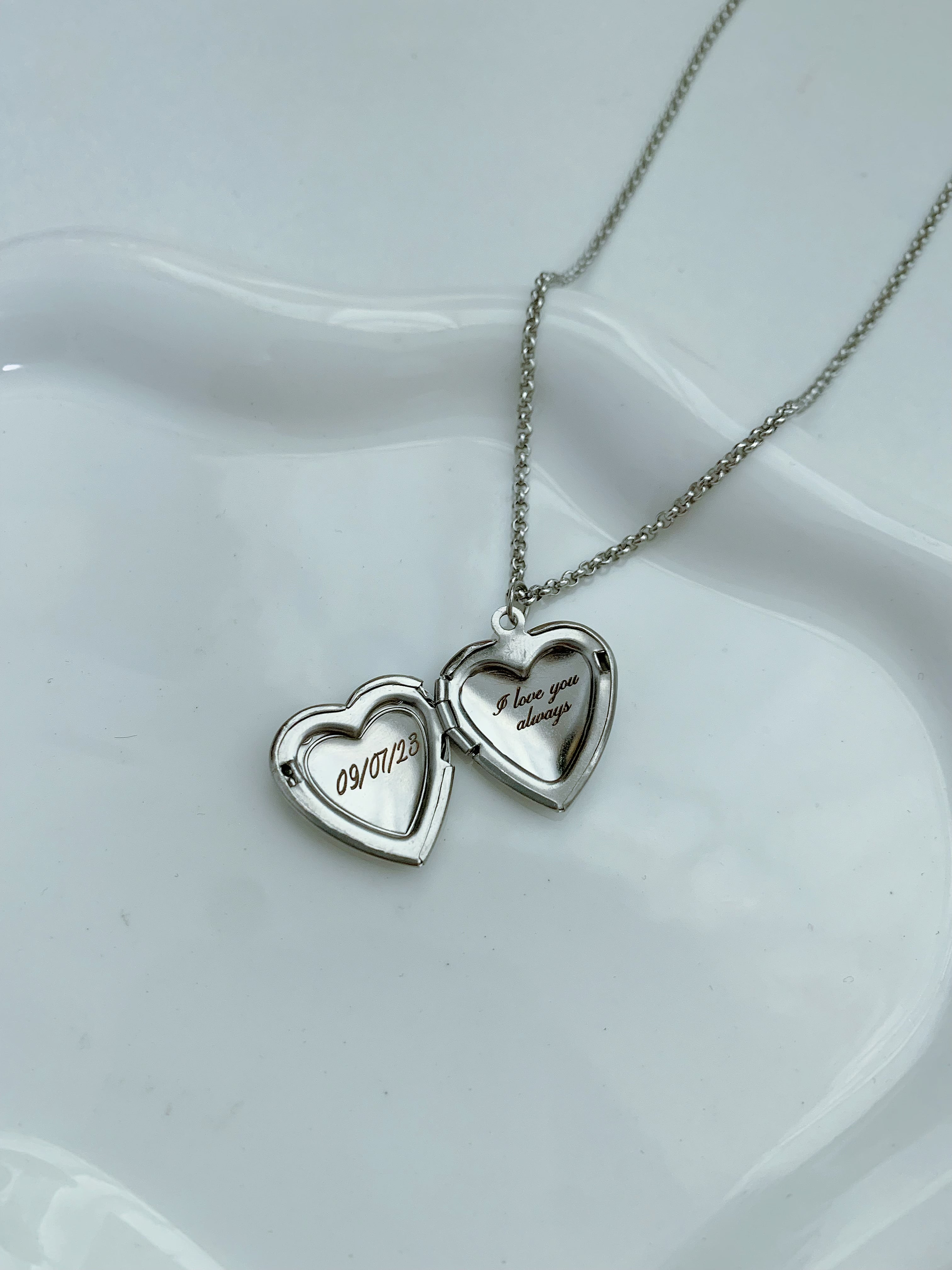 Heart Locket Necklace With Picture - camillaboutiqueshop