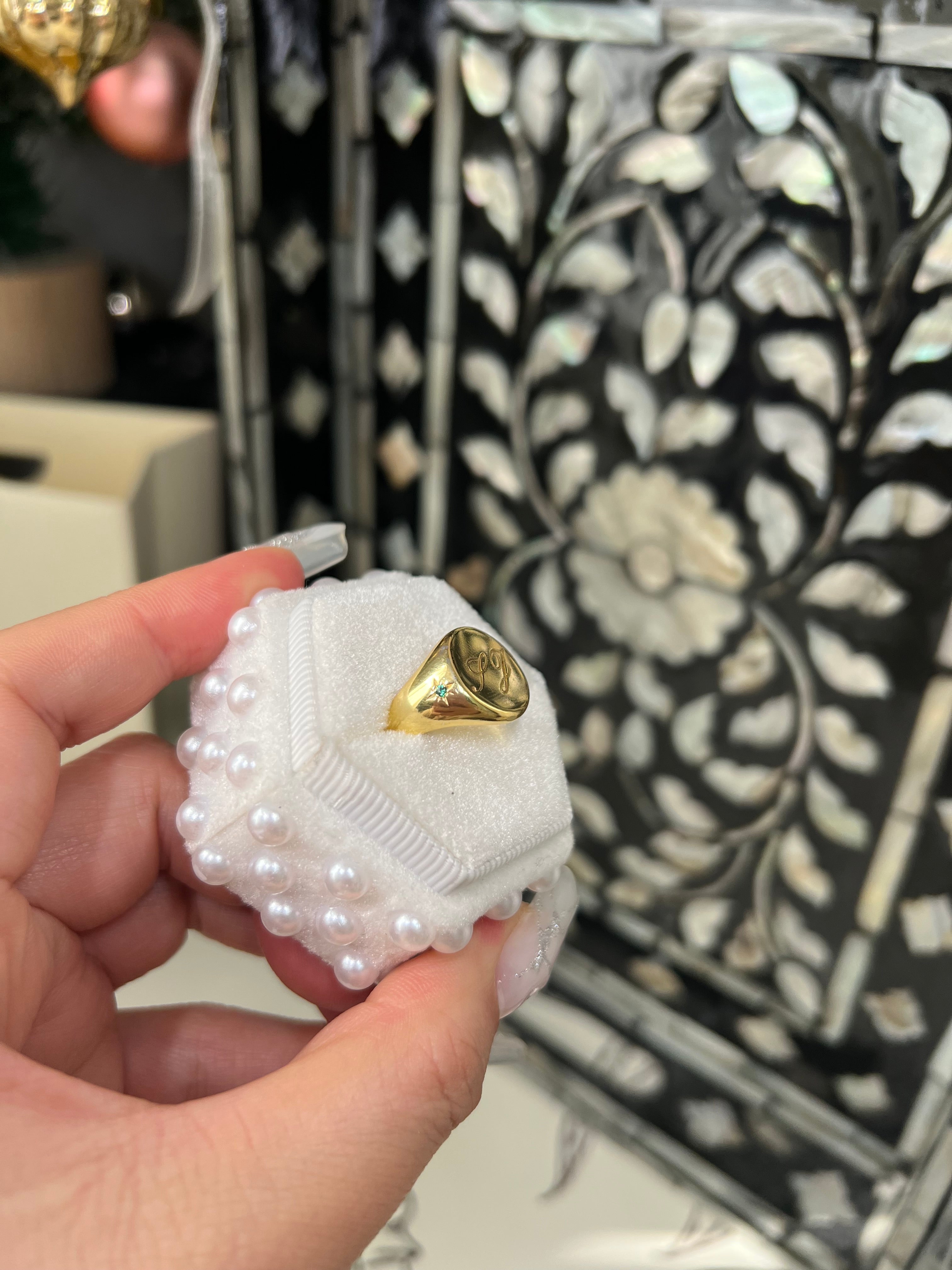 Custom Signet Pinky Ring -camillaboutiqueshop