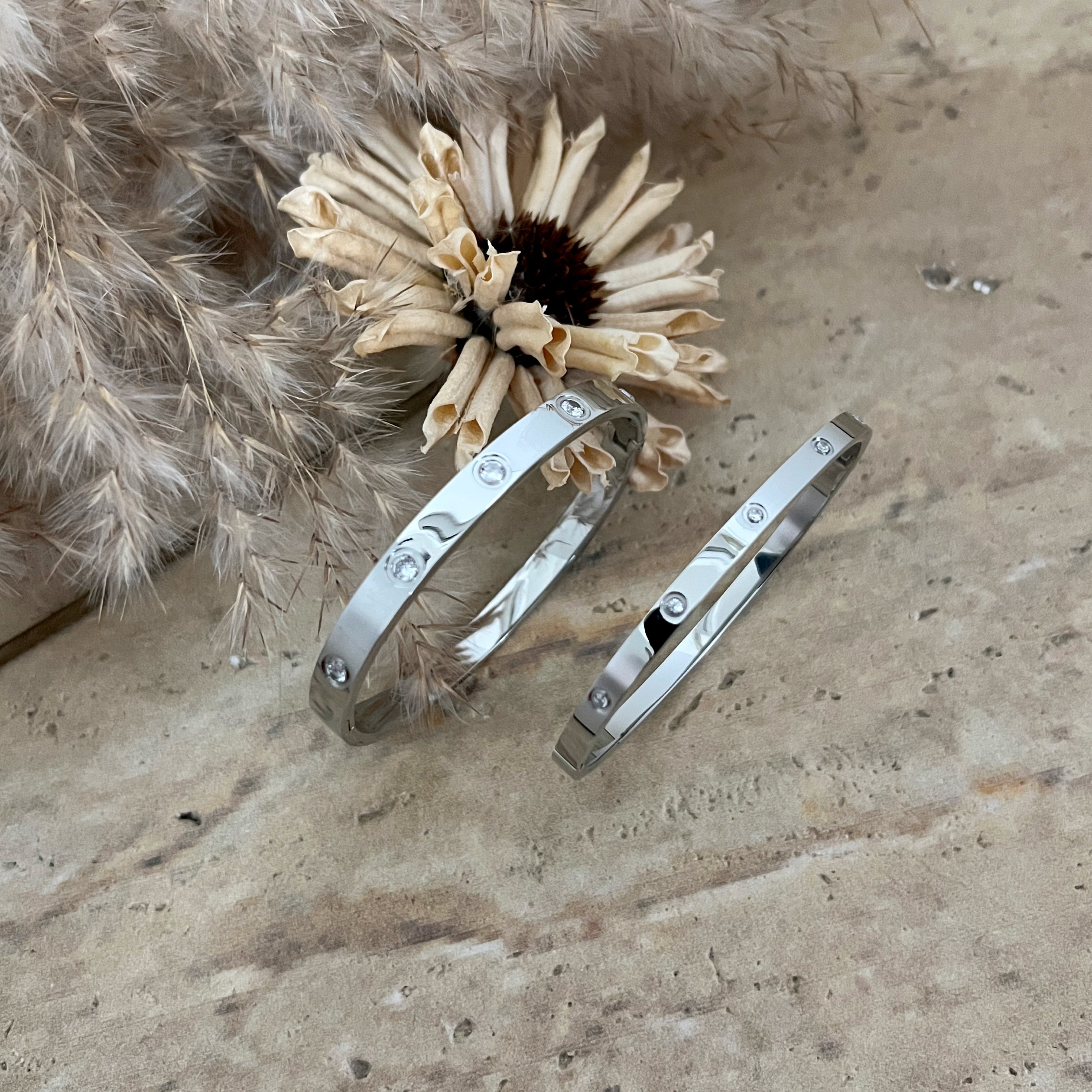 KLARA || Thin Bangle with Zirconia Stones 4mm