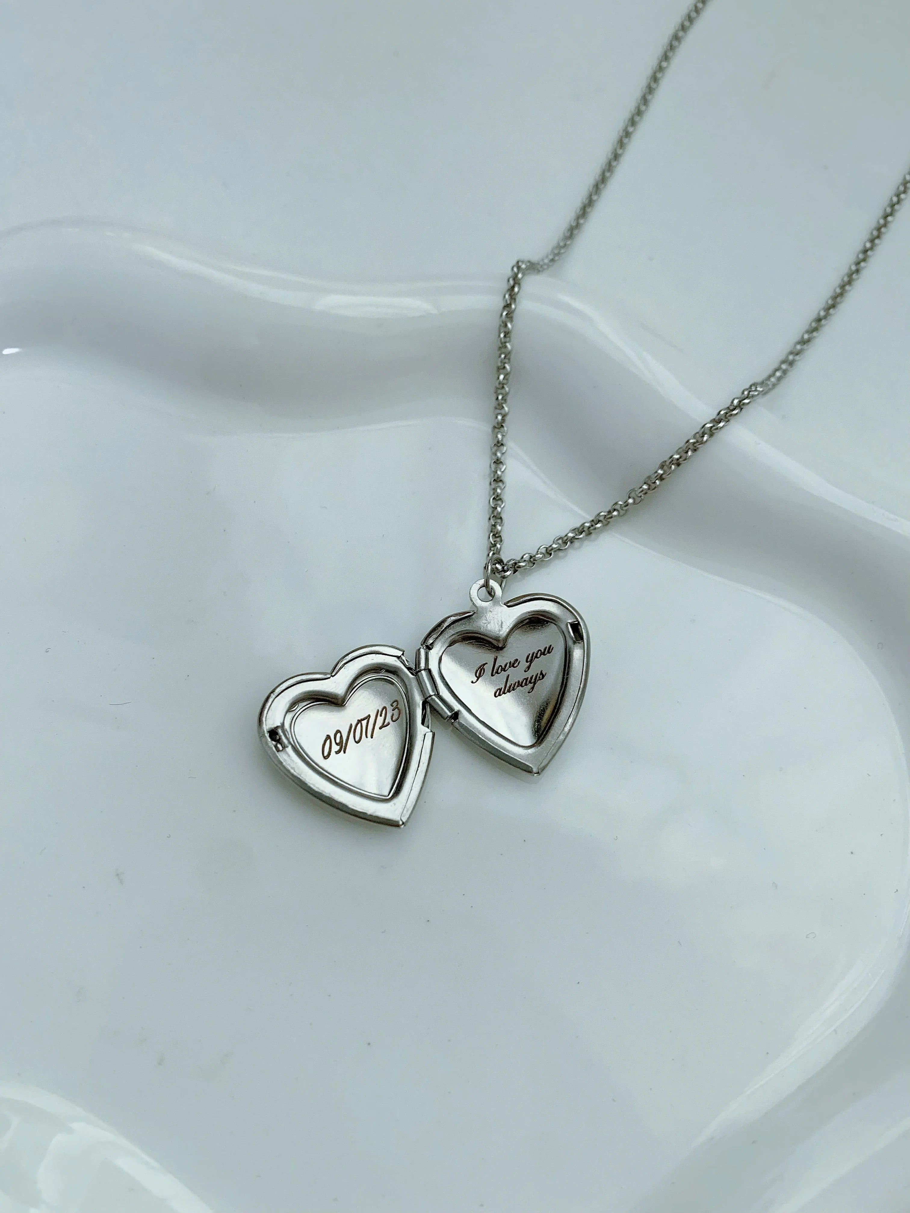 Heart Locket Necklace - Camillaboutiqueshop