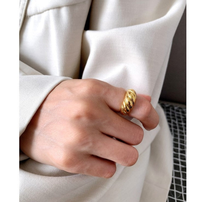 GOLD CROISSANT RING