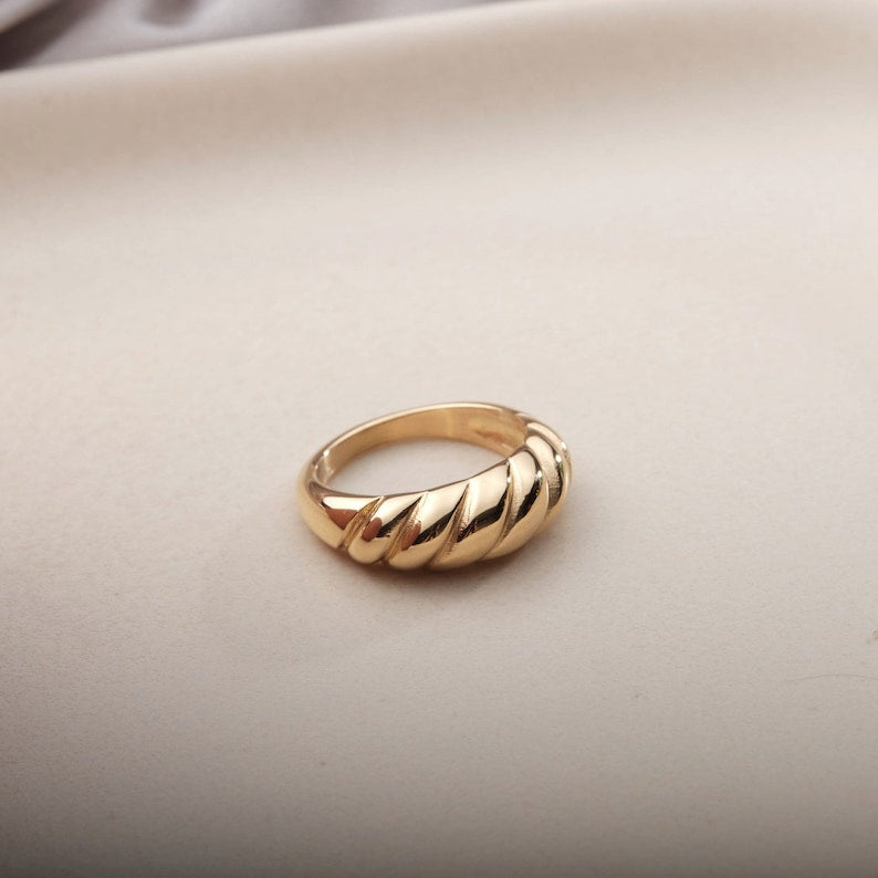GOLD CROISSANT RING