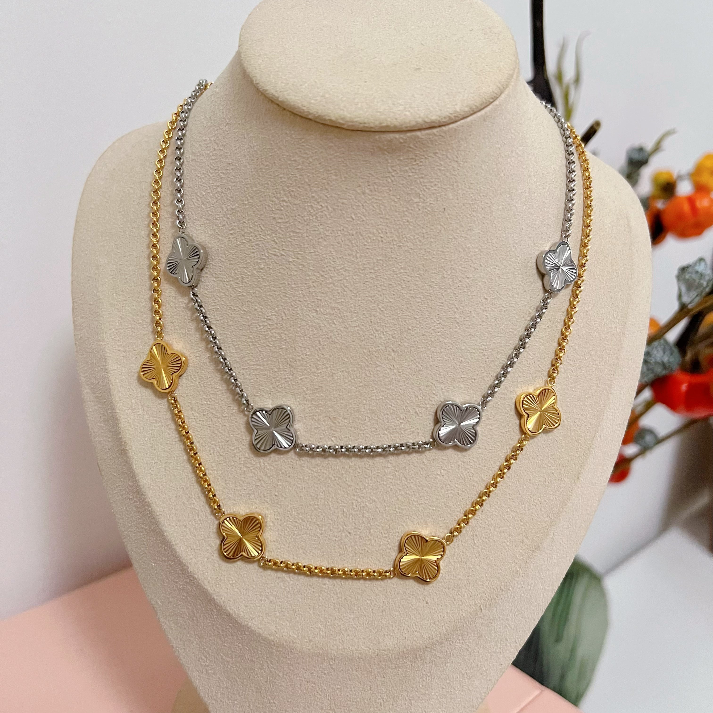 Lucky Textured Clover Necklace - camillaboutiqueshop