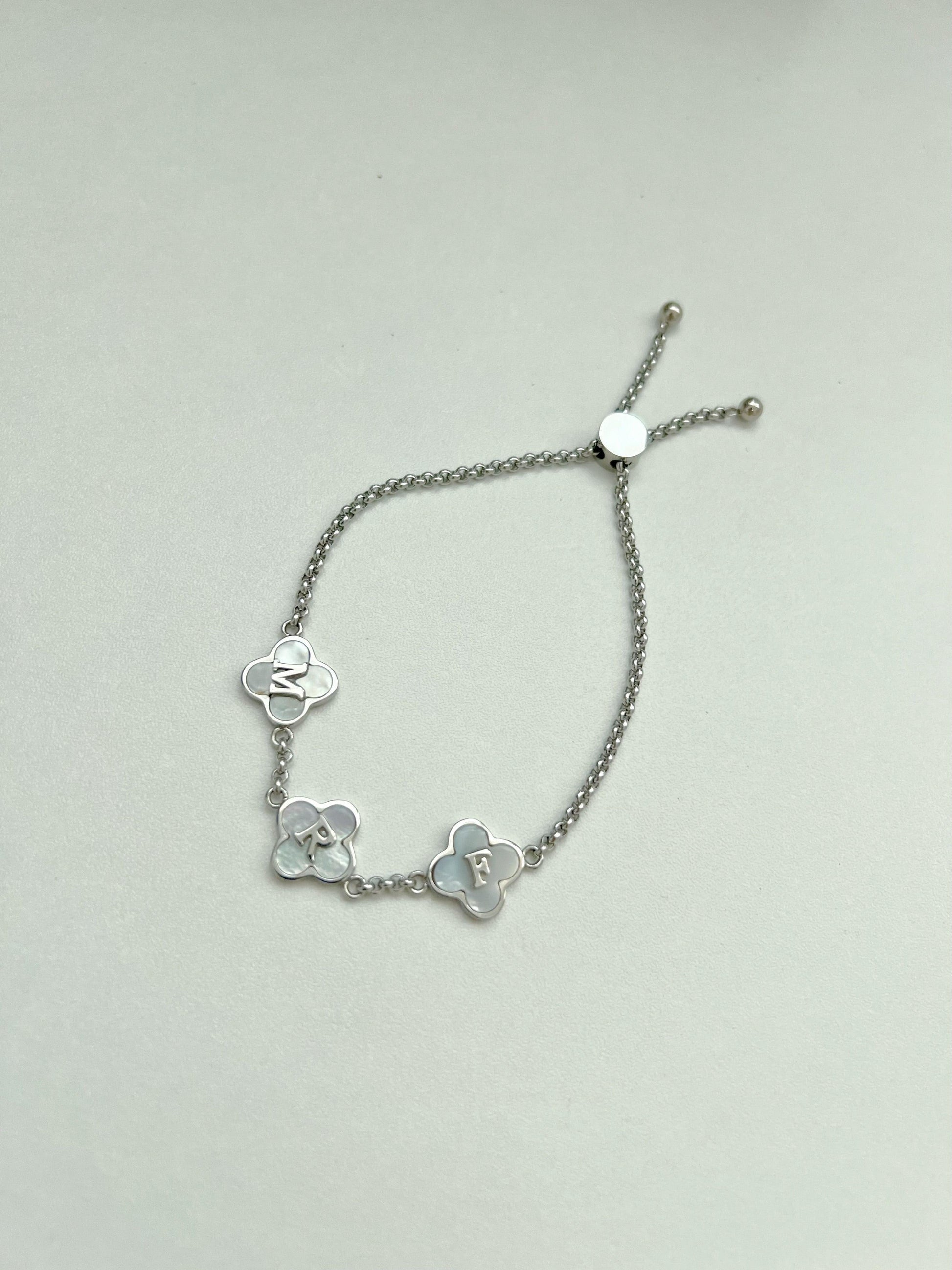 Mother Of Pearl & Textured Custom Name Clover Bracelet - Camillaboutiqueshop