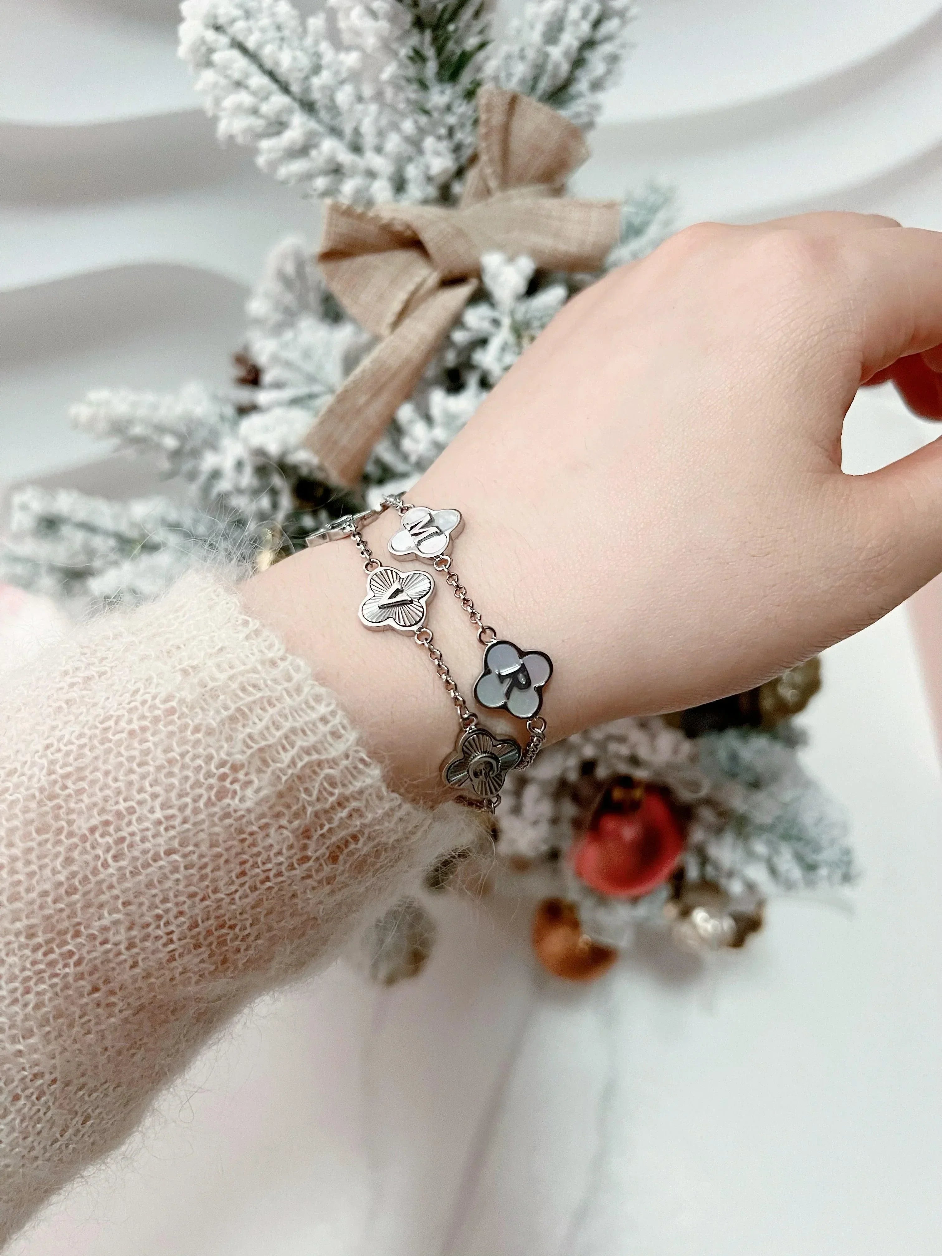 Mother Of Pearl & Textured Custom Name Clover Bracelet - Camillaboutiqueshop