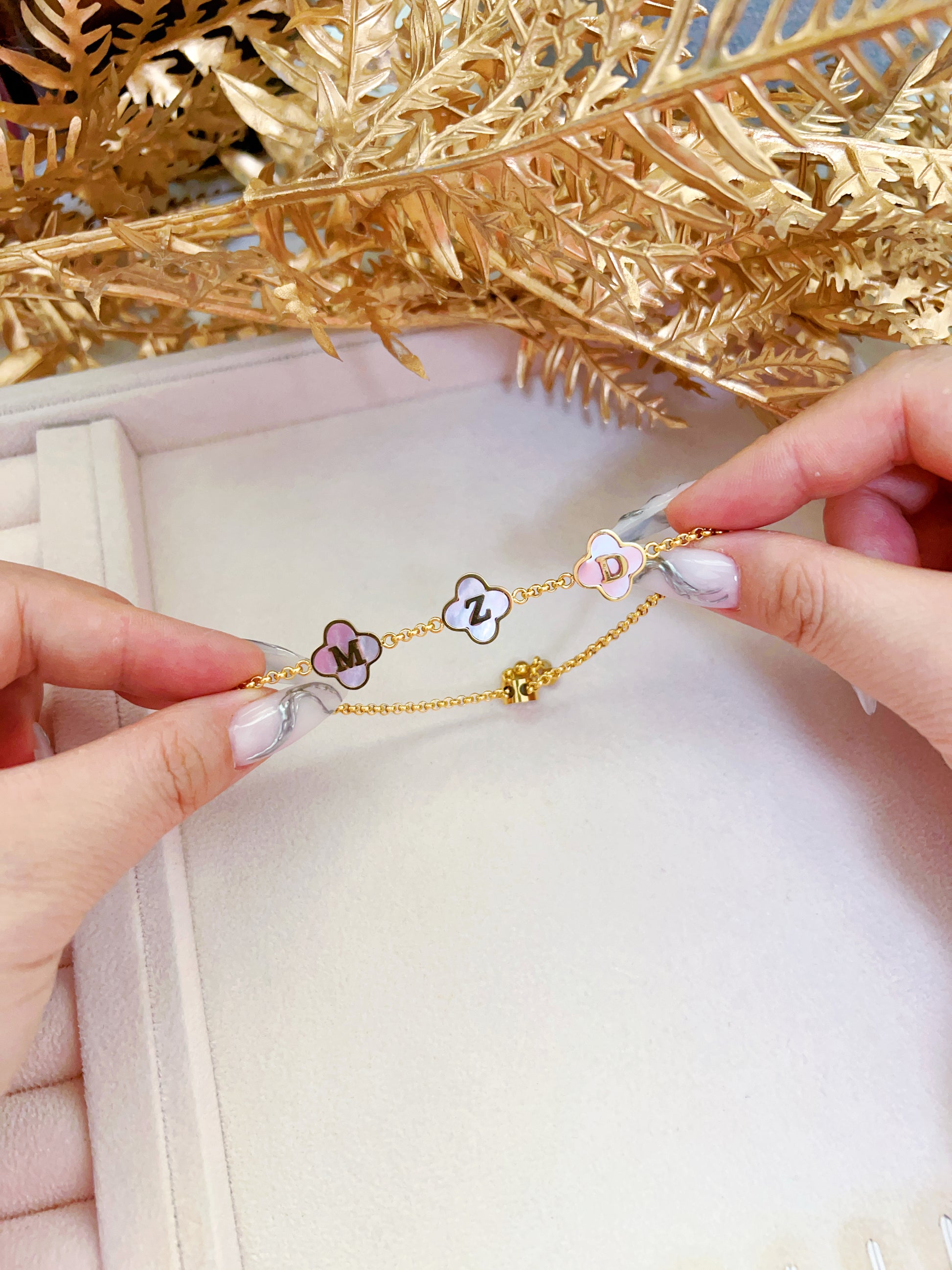 Pink Mother Of Pearl Clover Custom Name Bracelet - Camillaboutiqueshop