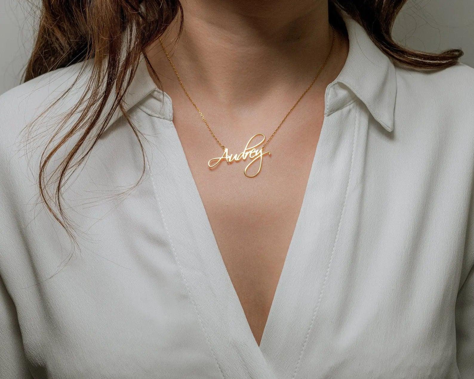 Signature Script Nameplate Necklace - Camillaboutiqueco